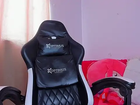 Snapshot of Laurita__Os chatting on March 2025 12:54:02 PM Laurita Os online show from March 2025 12:54:02 PM