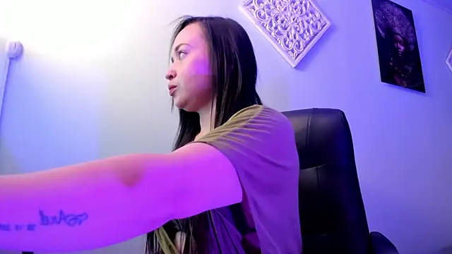 Snapshot of Rosie_jhons chatting on January 2025 03:48:01 AM Rosie jhons online show from January 2025 03:48:01 AM