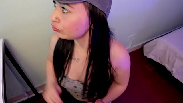 Snapshot of Rosie_jhons chatting on February 2025 06:56:02 AM Rosie jhons online show from February 2025 06:56:02 AM