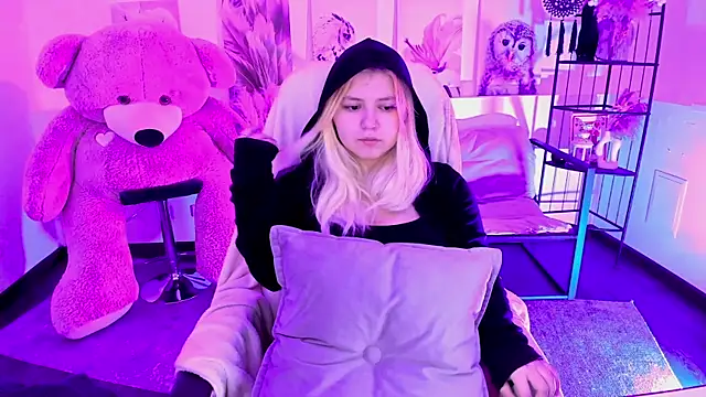 DiaAngell online show from November 2025 10:34:02 PM