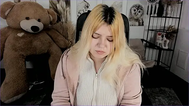 Snapshot of DiaAngell chatting on January 2026 07:28:02 PM DiaAngell online show from January 2026 07:28:02 PM