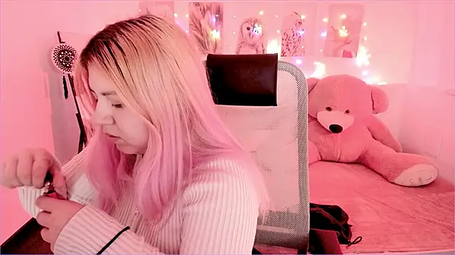 Snapshot of DiaAngell chatting on January 2026 07:23:01 PM DiaAngell online show from January 2026 07:23:01 PM