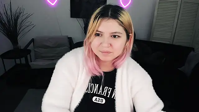 Snapshot of DiaAngell chatting on February 2026 07:23:02 PM DiaAngell online show from February 2026 07:23:02 PM