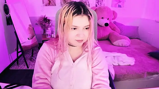 Snapshot of DiaAngell chatting on February 2026 07:23:01 PM DiaAngell online show from February 2026 07:23:01 PM