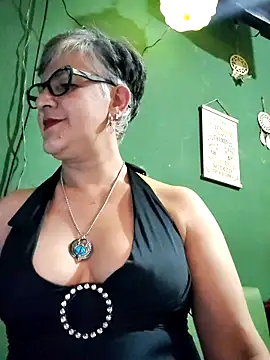 ilonna2025 online show from October 2025 11:38:01 PM