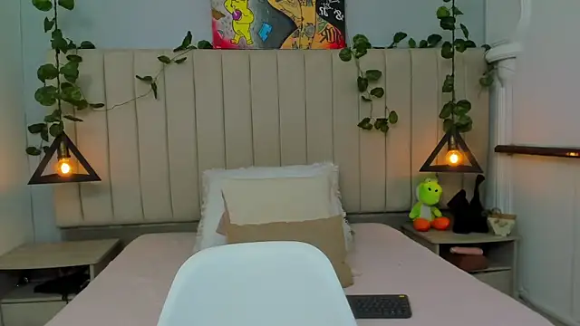 Snapshot of Paulina_Lopezz chatting on February 2026 08:19:02 PM Paulina Lopezz online show from February 2026 08:19:02 PM