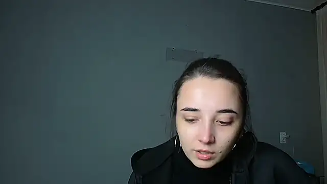 Eva Gloryy online show from November 2025 05:57:01 PM