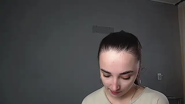 Eva Gloryy online show from March 2026 02:17:02 PM