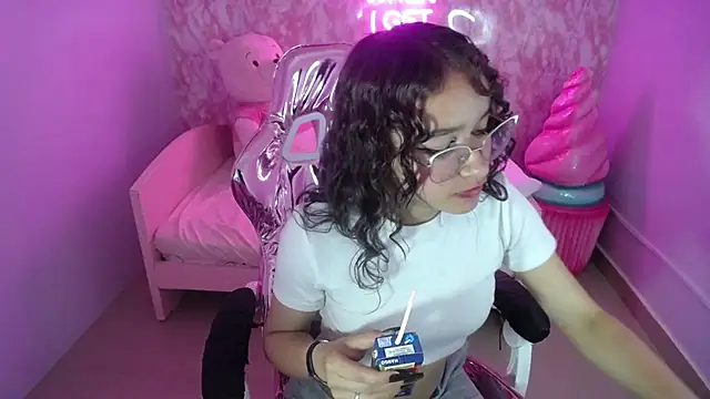 kassandra ch  online show from February 2025 06:04:02 PM