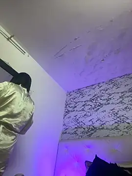 Lili  taylor online show from November 2025 04:12:02 AM