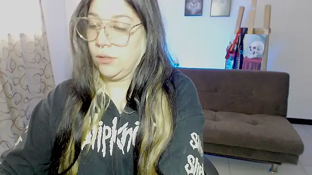 sharonnleon online show from November 2025 05:02:02 PM