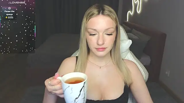 Snapshot of MargaretSweet1 chatting on May 2026 01:55:01 AM MargaretSweet1 online show from May 2026 01:55:01 AM