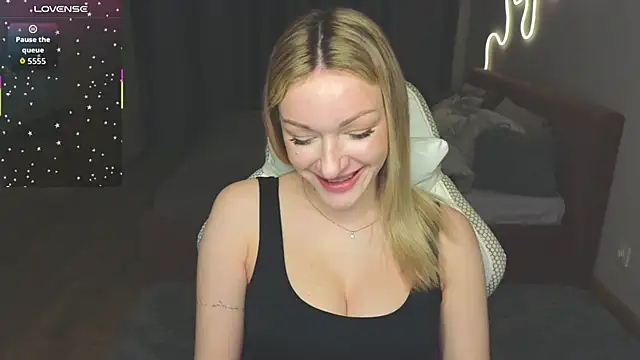 Snapshot of MargaretSweet1 chatting on May 2026 01:14:02 AM MargaretSweet1 online show from May 2026 01:14:02 AM