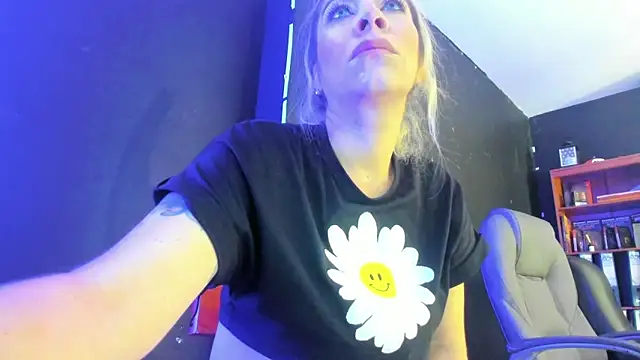 viktoria davis  online show from March 2025 10:02:02 PM