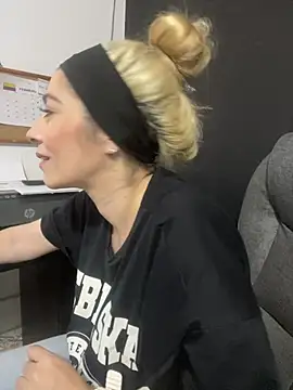 viktoria davis  online show from March 2025 11:21:02 PM