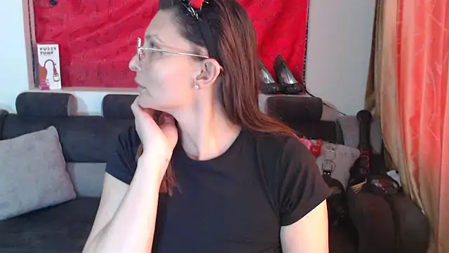 sachaclinford online show from October 2025 06:08:01 PM