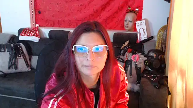 sachaclinford online show from November 2025 05:57:02 PM