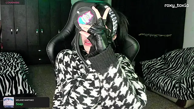 roxy toxic online show from September 2025 02:56:02 AM