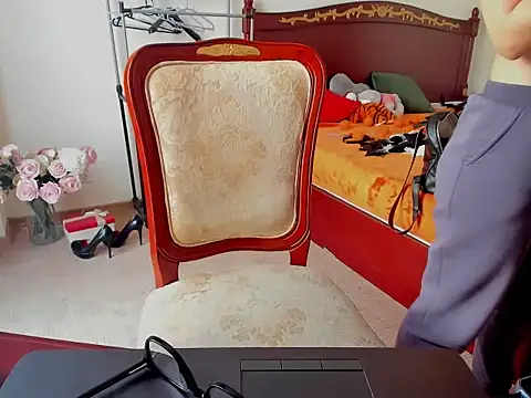 Tianiaa online show from November 2025 10:58:02 AM