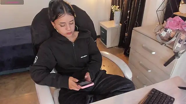 Nicole Foxx  online show from March 2025 12:39:02 AM