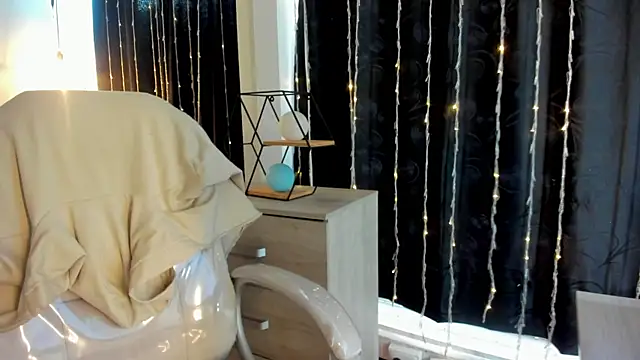 Nicole Foxx  online show from March 2025 06:56:01 PM