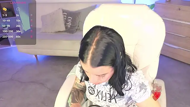 Nicole Foxx  online show from February 2026 08:32:02 PM