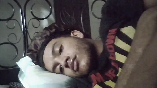 Snapshot of DanteAndKyle chatting on December 2025 11:45:01 PM DanteAndKyle online show from December 2025 11:45:01 PM