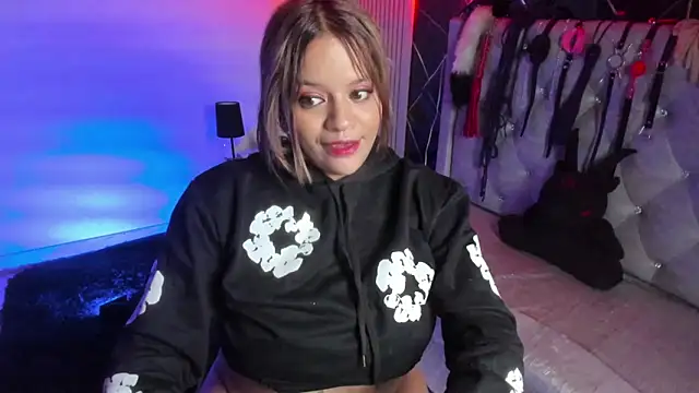 victoria  floyd online show from December 2025 03:31:01 PM