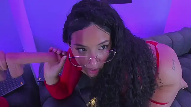 tatii moon online show from February 2025 09:38:02 AM