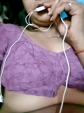 Snapshot of Bina_Bhanot chatting on March 2025 02:43:01 AM Bina Bhanot online show from March 2025 02:43:01 AM