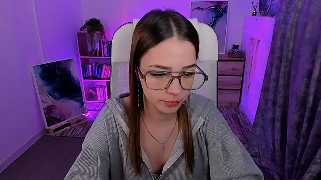 PamBeesly online show from February 2025 02:15:02 PM