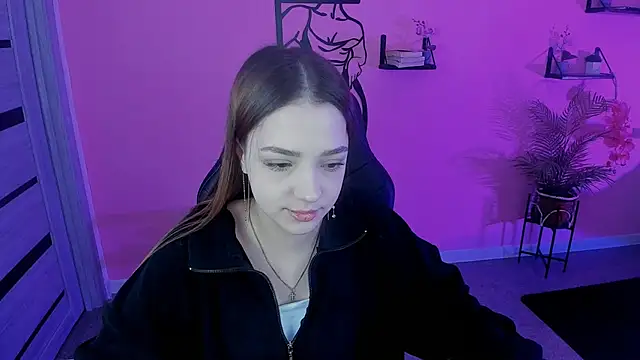 PamBeesly online show from March 2025 08:29:01 AM