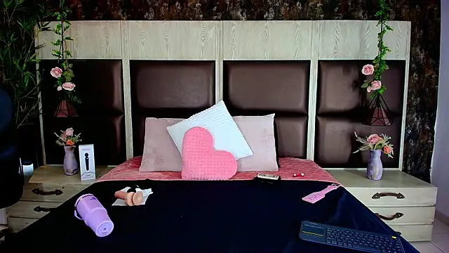 Bella Smiith  online show from September 2025 03:06:02 PM