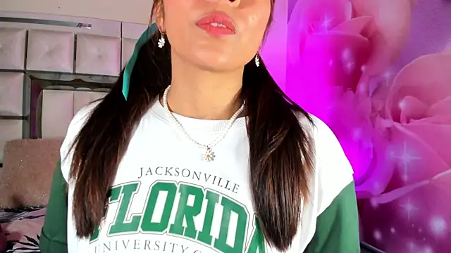 emili clark online show from October 2025 04:37:02 AM