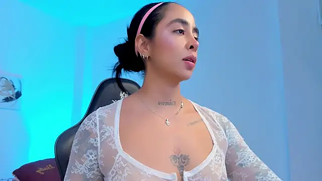 sophierooy22 online show from October 2025 06:06:02 PM