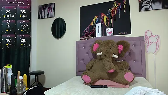 Emmie Hot online show from September 2025 12:17:01 PM