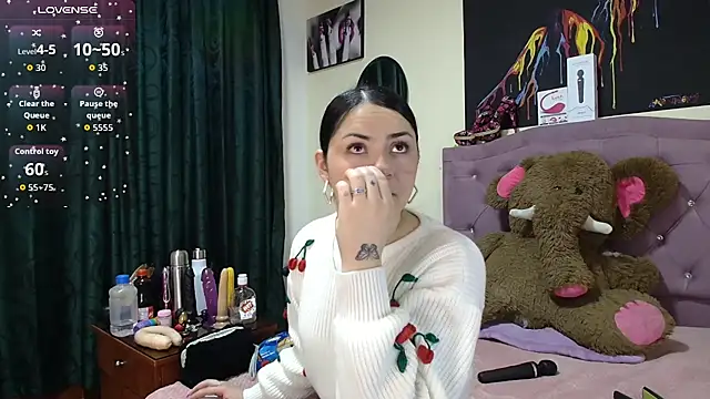 Emmie Hot online show from October 2025 12:00:02 PM