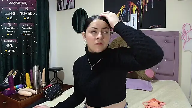 Emmie Hot online show from October 2025 12:17:01 PM