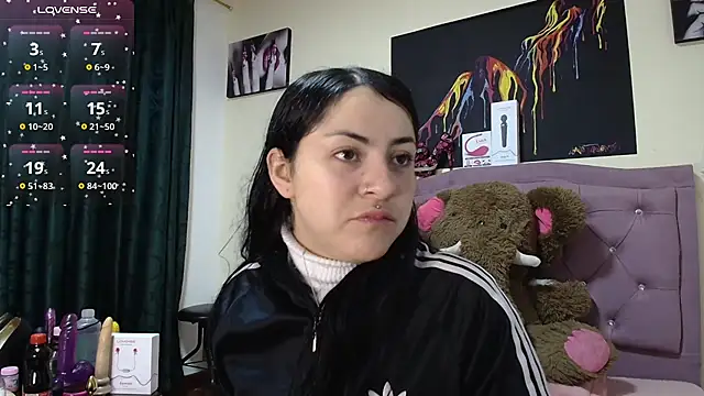 Emmie Hot online show from November 2025 12:26:01 PM