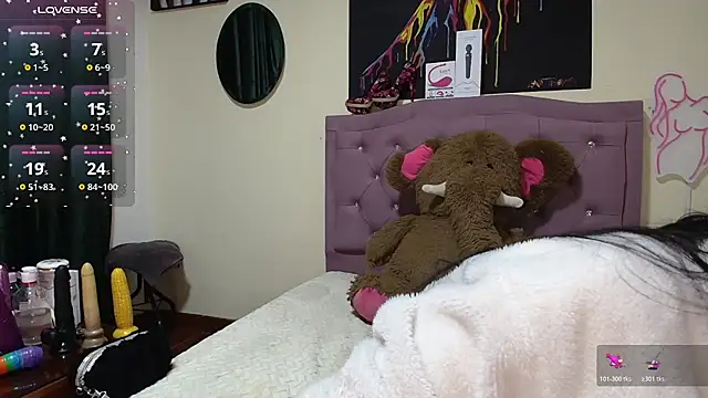 Emmie Hot online show from November 2025 12:07:01 PM