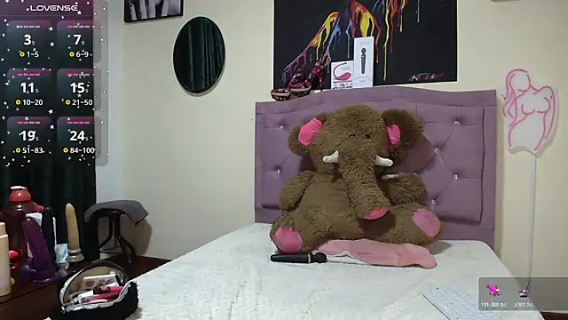 Emmie Hot online show from December 2025 12:34:02 PM