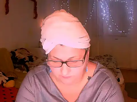 mayamayx online show from December 2025 07:07:02 PM