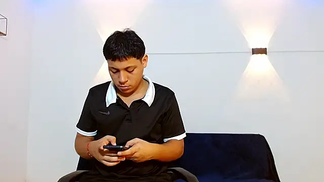 Tylerdrdn online show from November 2025 09:37:02 PM