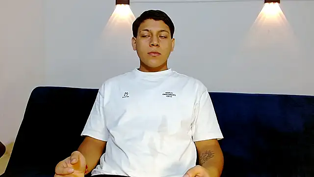 Tylerdrdn online show from November 2025 03:45:01 PM