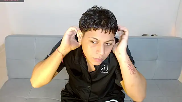 Tylerdrdn online show from November 2025 04:33:01 PM