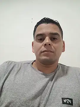 leandroc04 online show from November 2025 06:41:04 PM