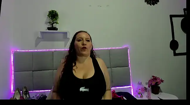 Madisson Housse online show from March 2025 08:26:01 AM