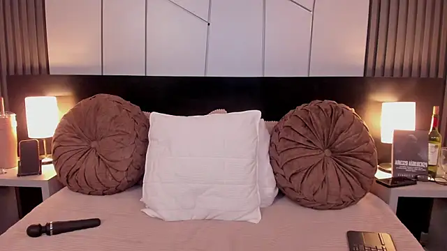 Snapshot of fiorella_paris chatting on December 2025 04:40:02 AM fiorella paris online show from December 2025 04:40:02 AM