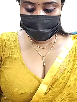 Queenflowerr online show from March 2025 06:45:01 PM