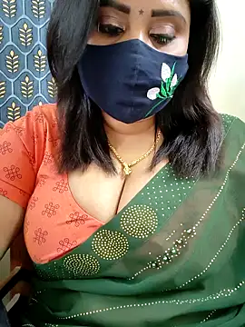 Queenflowerr online show from April 2026 07:58:01 PM